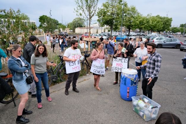 Il y avait une petite fanfare de percussions à la mobilisation des enseignants de Vaulx-en-Velin ©LS/Rue89Lyon