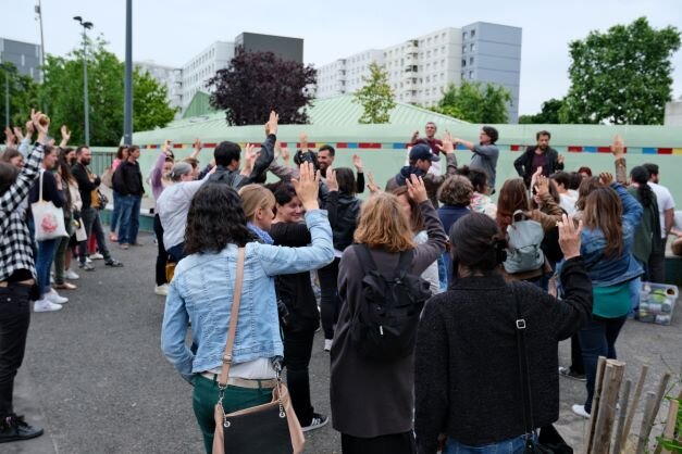 A la mobilisation des enseignants de Vaulx-en-Velin, un vote à main levée pour la journée du 9 juin : grève ou pas grève ?©LS/Rue89Lyon