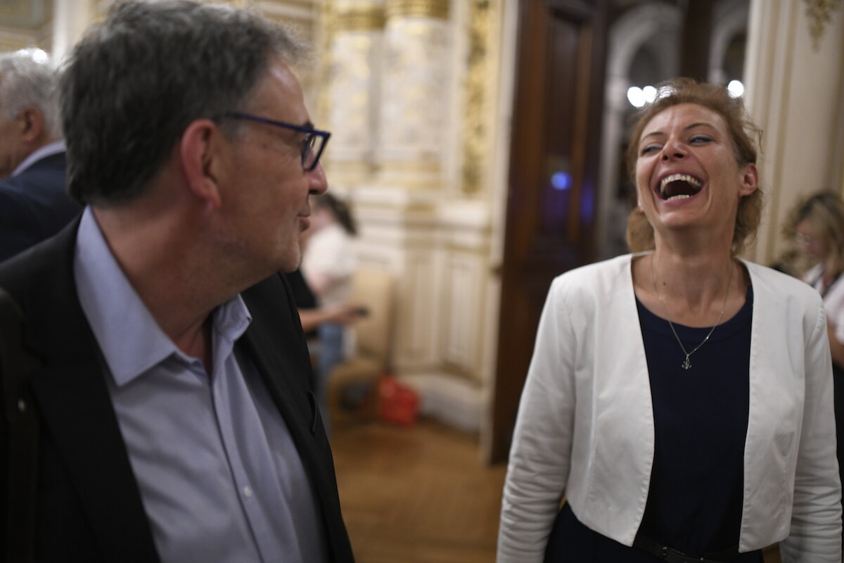 Blandine Brocard, députée LREM sortante, rit aux éclats forte de bons résultats à l'issue du 1er tour des législatives. ©HoucineHaddouche/Rue89Lyon