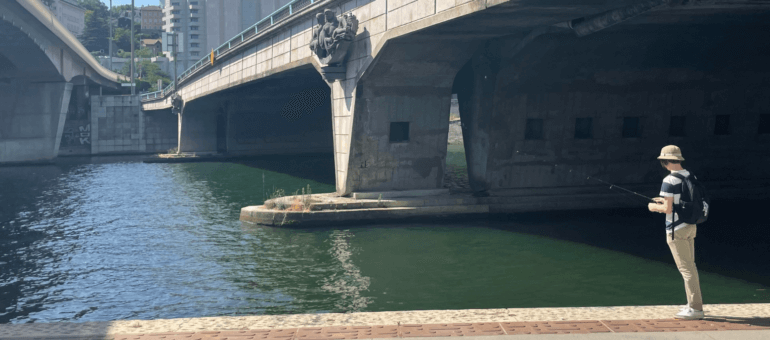 Les adeptes du street fishing modernisent la pêche à Lyon