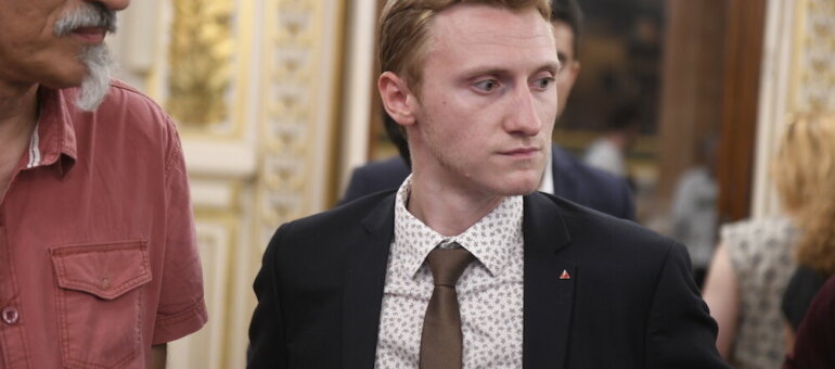 Perquisition pour des tags à la craie chez Warren Dalle, candidat LFI aux législatives
