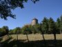 A une demi-heure en train de Lyon, cette balade vous emmène notamment jusqu'au château d'Allymes, dans l'Ain.