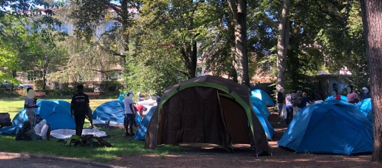 Jeunes migrants à la rue à la Croix-Rousse : la Ville de Lyon ouvre un gymnase