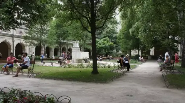 Le jardin du musée des Beaux-Arts de Lyon, ancien cloître des Bénédictines. DR