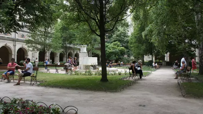 Le jardin du musée des Beaux-Arts de Lyon, ancien cloître des Bénédictines. DR