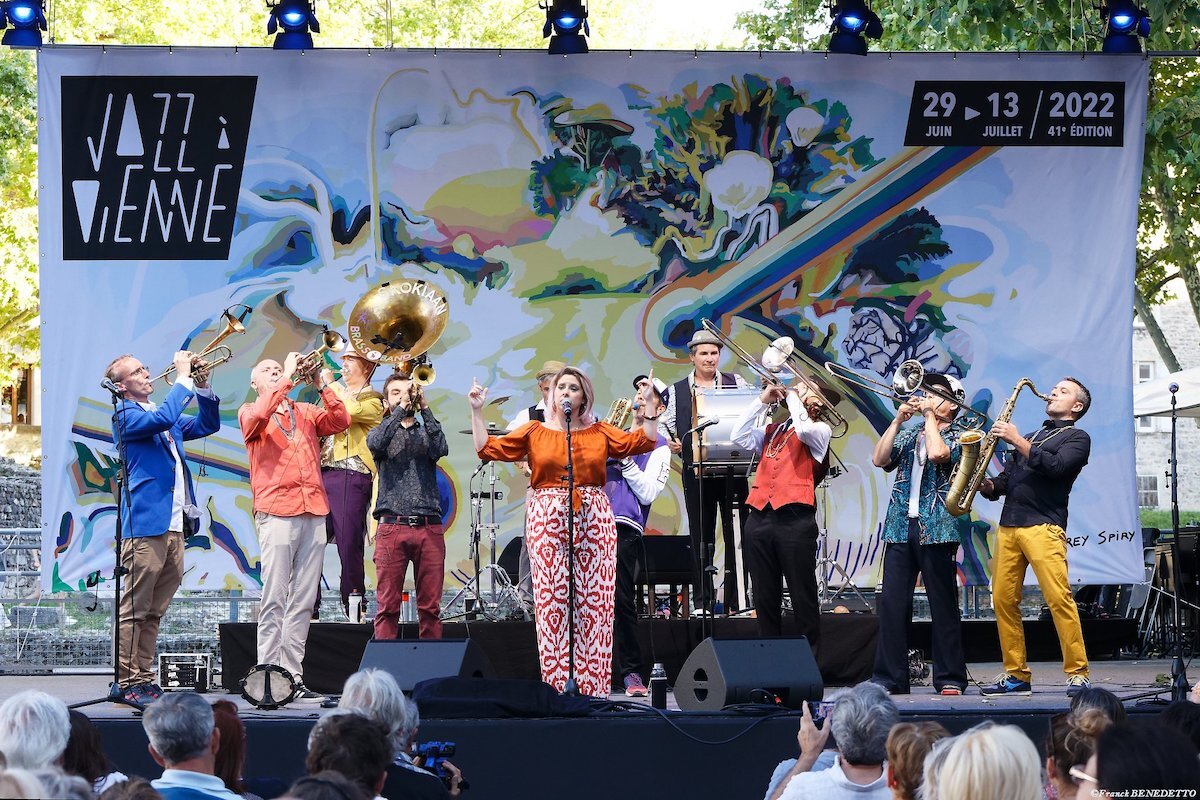 Jazz à Lyon, Lisa Caldognetto à Jazz à Vienne avec SKOKIAAN BRASS BAND ©Franck Benedetto