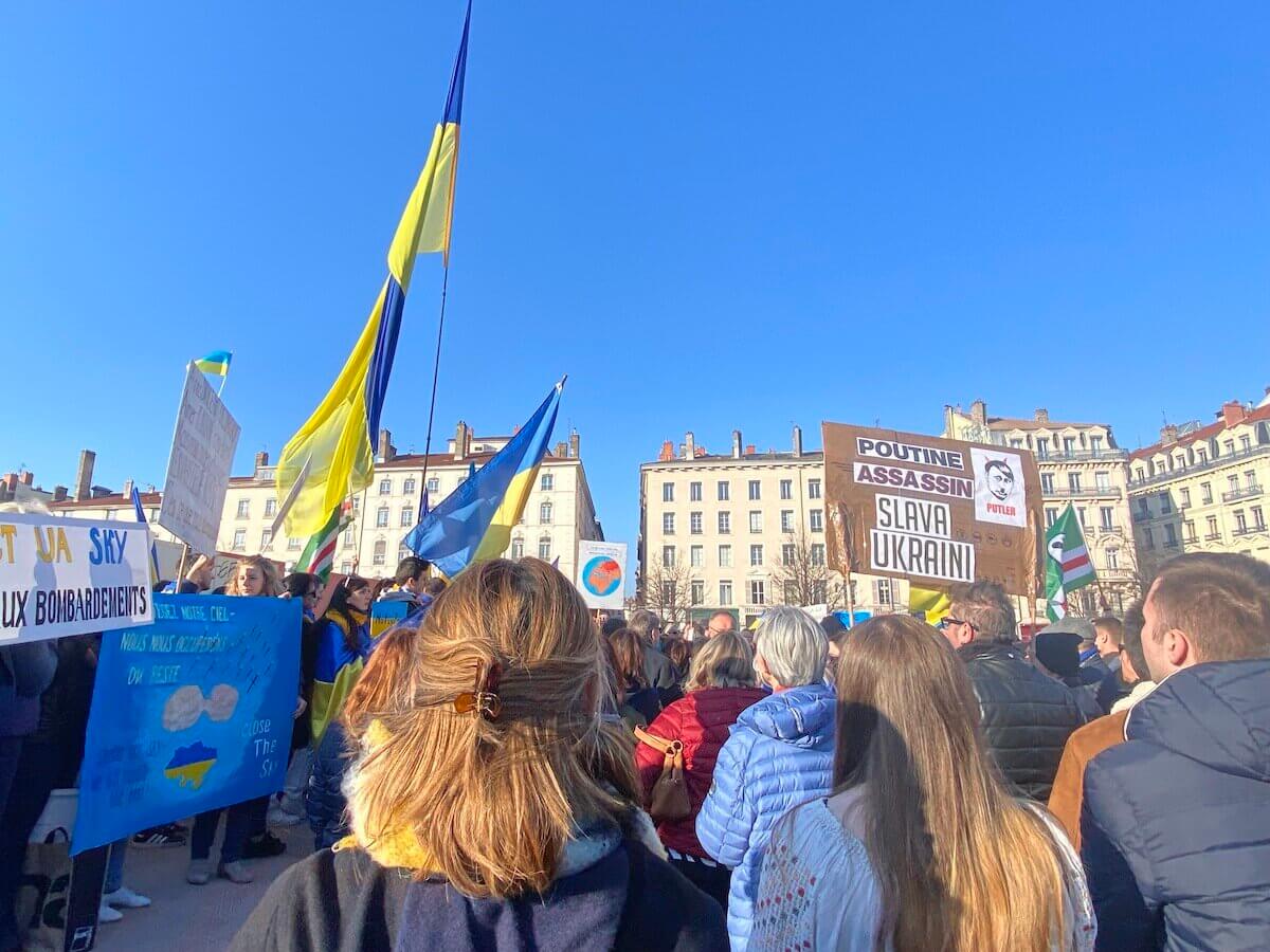 Manifestation Ukraine 6 mars à Bellecour 2022 ©Marine Delrue/Rue89Lyon 2022.