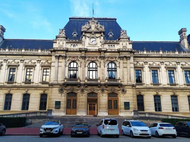 Préfecture du Rhône, Lyon. C'est elle qui reçoit les dossiers de droit au logement.