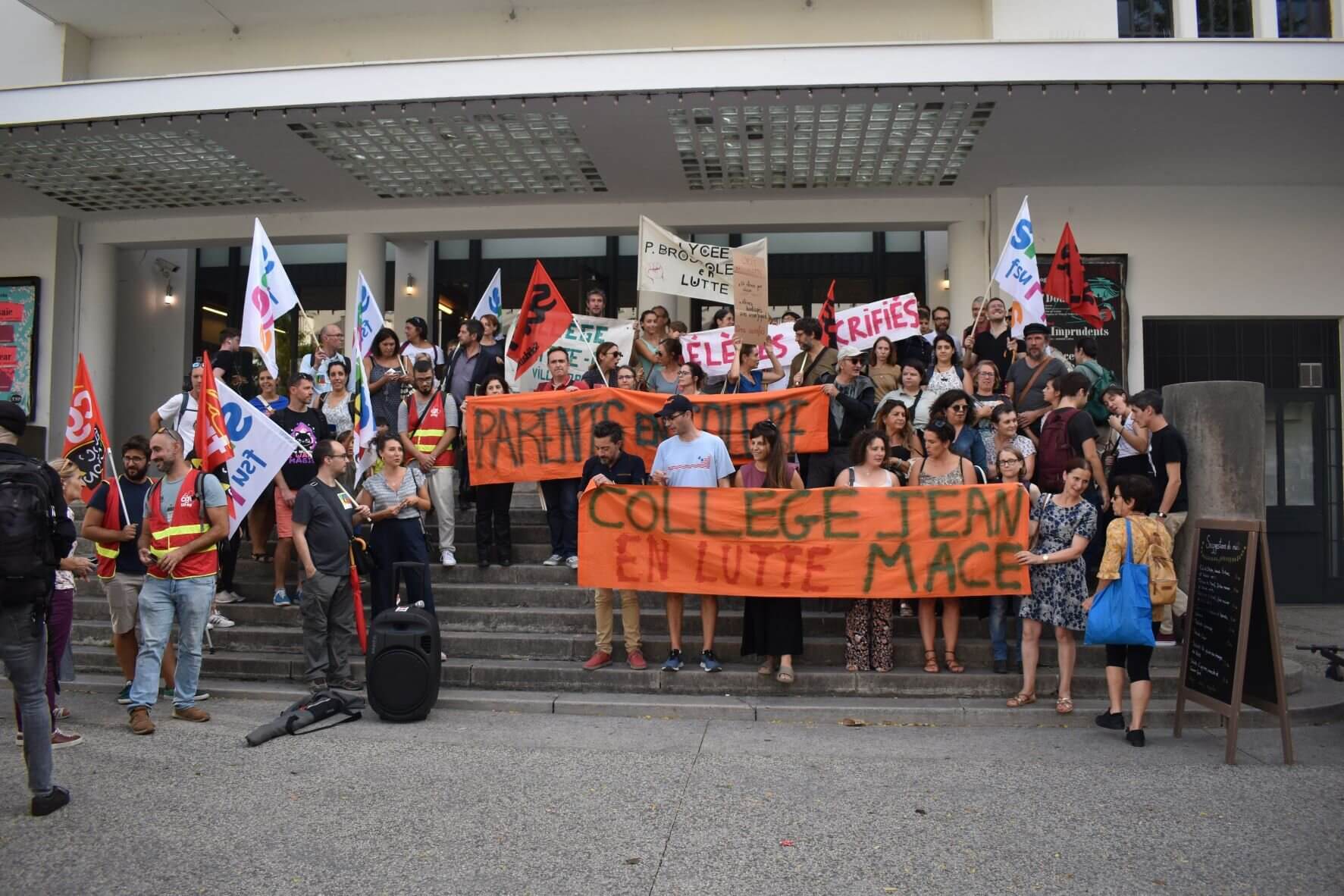 Rassemblement pour un CPE au collège Jean Macé de Villeurbanne. Photo par Lagertha Photographie