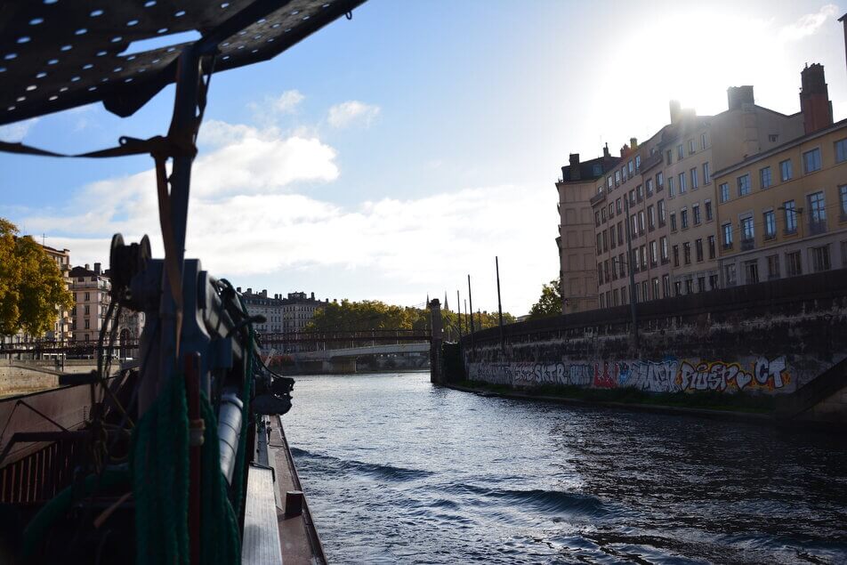 À Lyon, la Zone à faibles émissions (ZFE) booste le transport fluvial