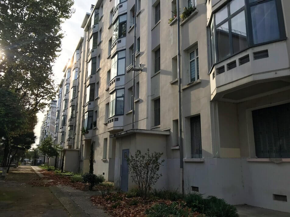 A Lyon 8e, un rassemblement des locataires en colère contre Grand Lyon Habitat