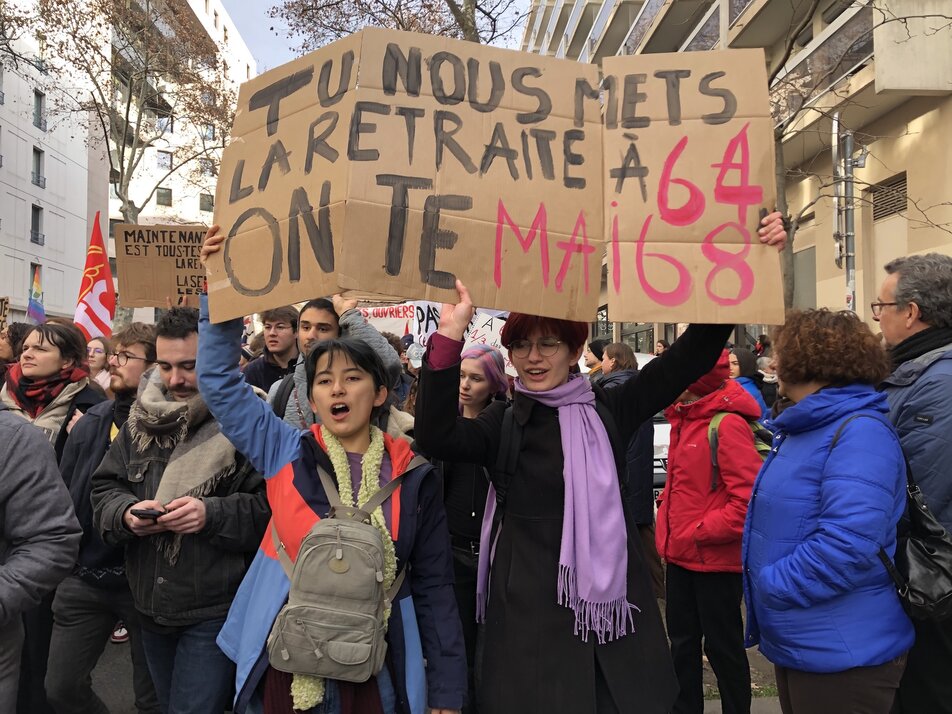 Gaël·le (à droite), représentant·e du Mouvement national lycéen, est descendue dans la rue à Lyon pour s'opposer à la réforme des retraites lors de la mobilisation. MA/Rue89Lyon