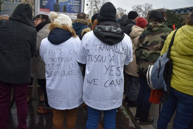 Johanna et sa collègue, toutes deux ATSEM venues à la manifestation contre la réforme des retraites à Lyon. ©JA/Rue89Lyon