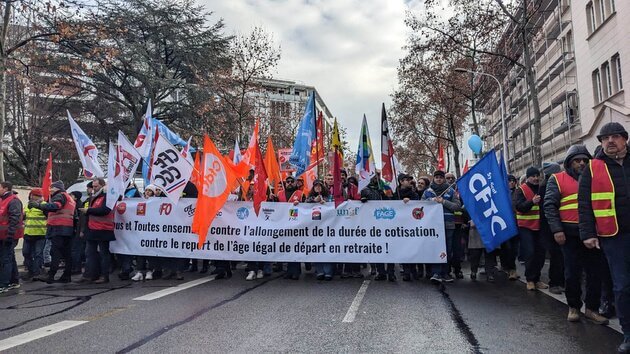 La banderole intersyndicale à la manifestation contre la réforme des retraites. ©LS/Rue89Lyon