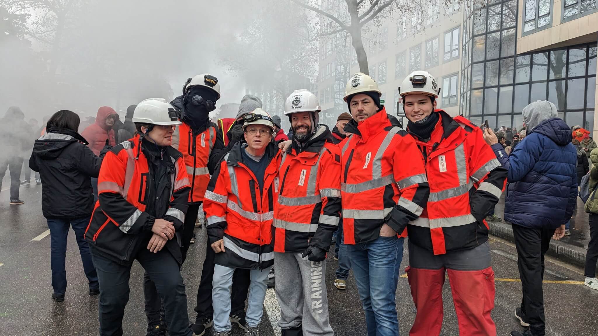 Des égoutiers de Lyon à la manifestation du 19 janvier 2023. (Philippe est placé troisième en partant de la gauche) ©LS/Rue89Lyon