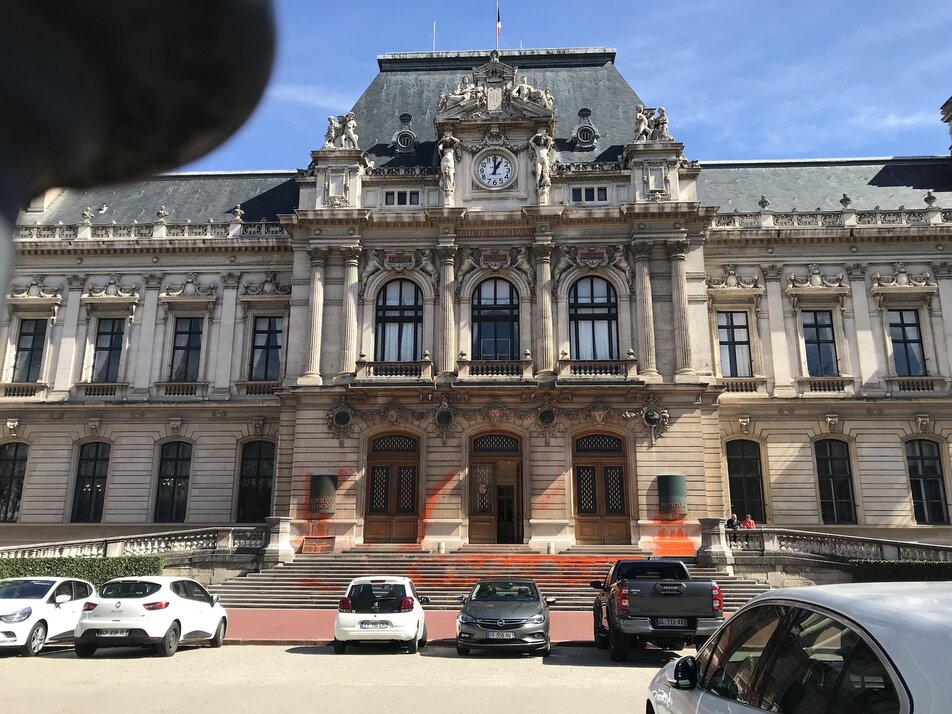 La préfecture du Rhône repeinte par Dernière Rénovation