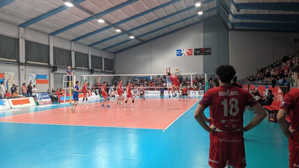 L'équipe de Pro B de l'ASUL Lyon volley n'a pas démérité contre celle de Fréjus avant de s'incliner 3 à 1. ©LS/Rue89Lyon