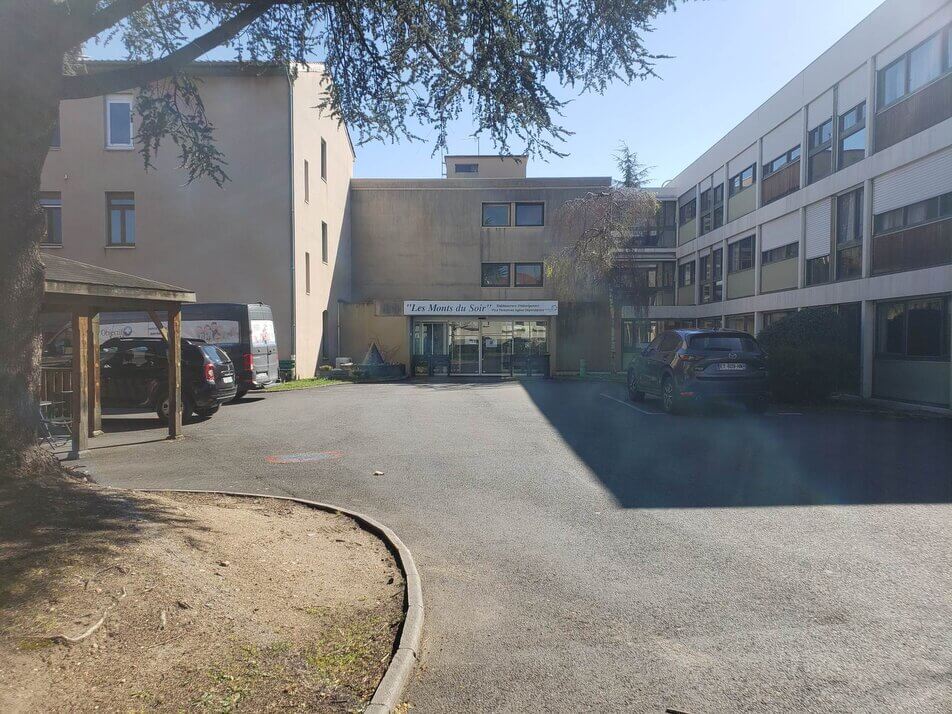 À Montbrison, la souffrance des soignantes après la privatisation de leur Ehpad par le Groupe SOS