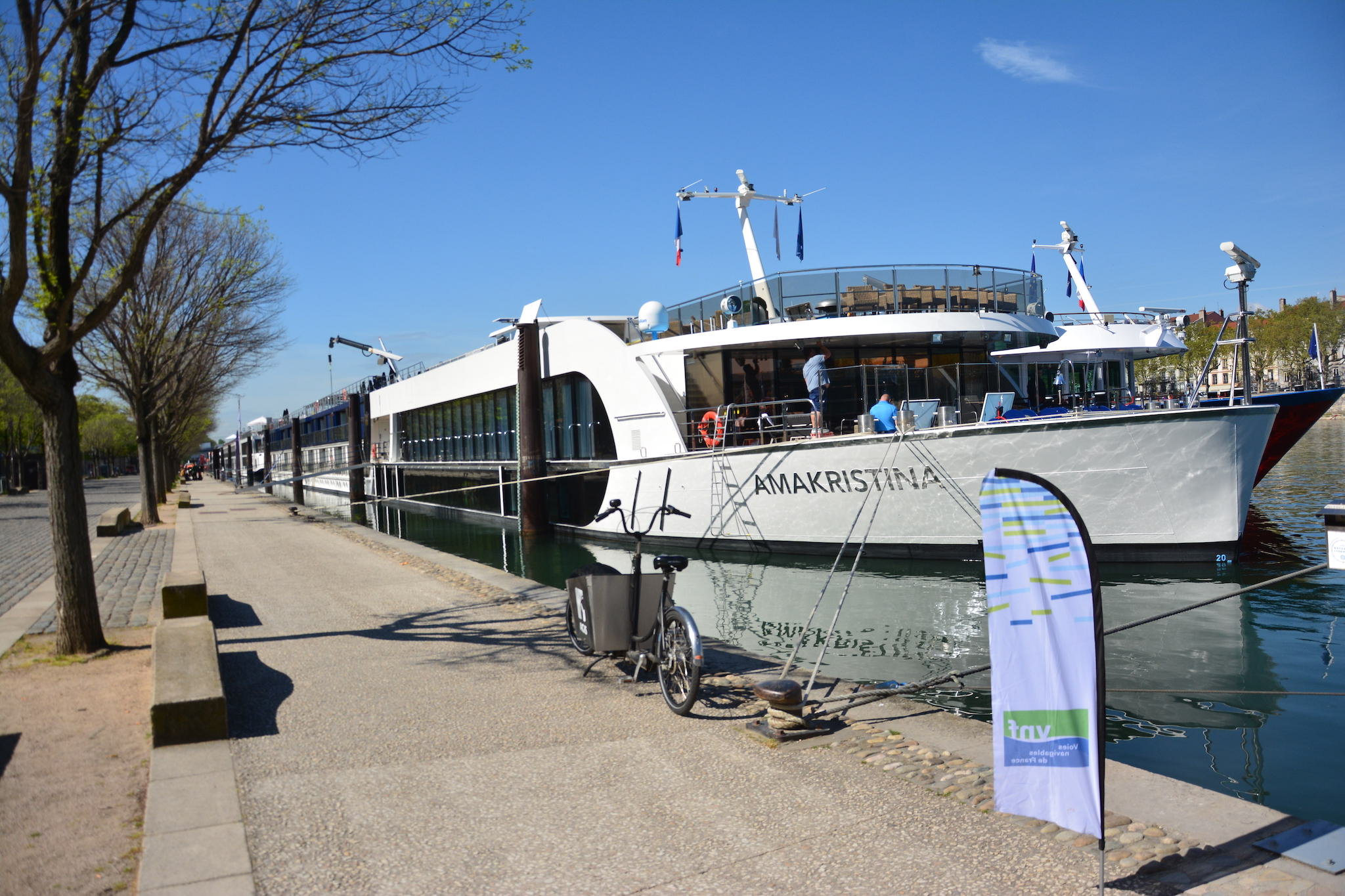 Tourisme fluvial à Lyon : à peine inaugurées, les bornes électriques déjà hors-service