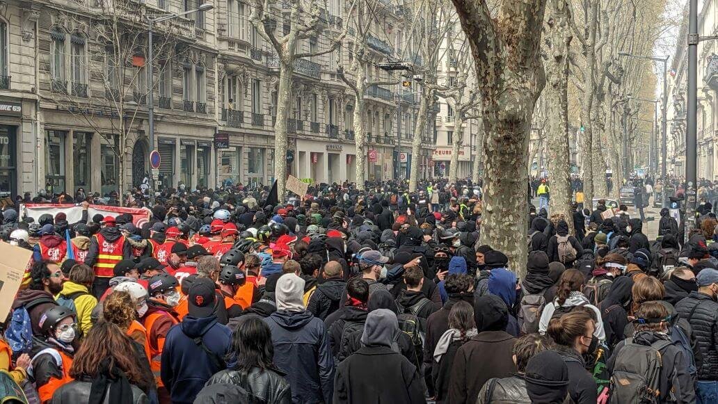 Une manifestation très dense à la manifestation du 6 avril contre la réforme des retraites à Lyon. ©LS/Rue89Lyon