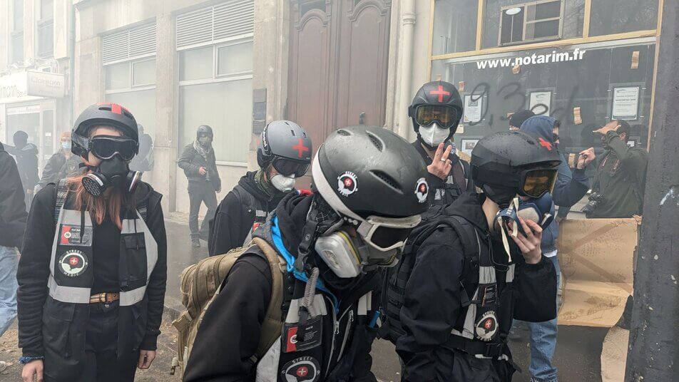 Street médics à Lyon : « La police nous vise pour propager la peur »