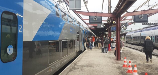 La ligne de train Saint-Étienne – Lyon en déshérence : à qui la faute ?