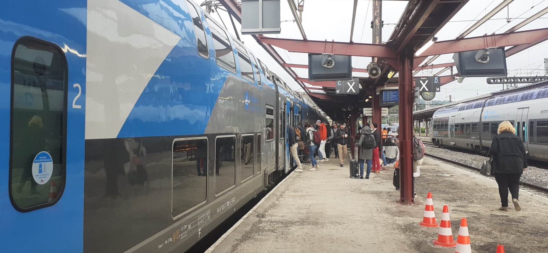 Les passagers de la gare de Saint-Étienne se rendant à Lyon le mardi 16 mai 2023 au matin. ©Rue89Lyon