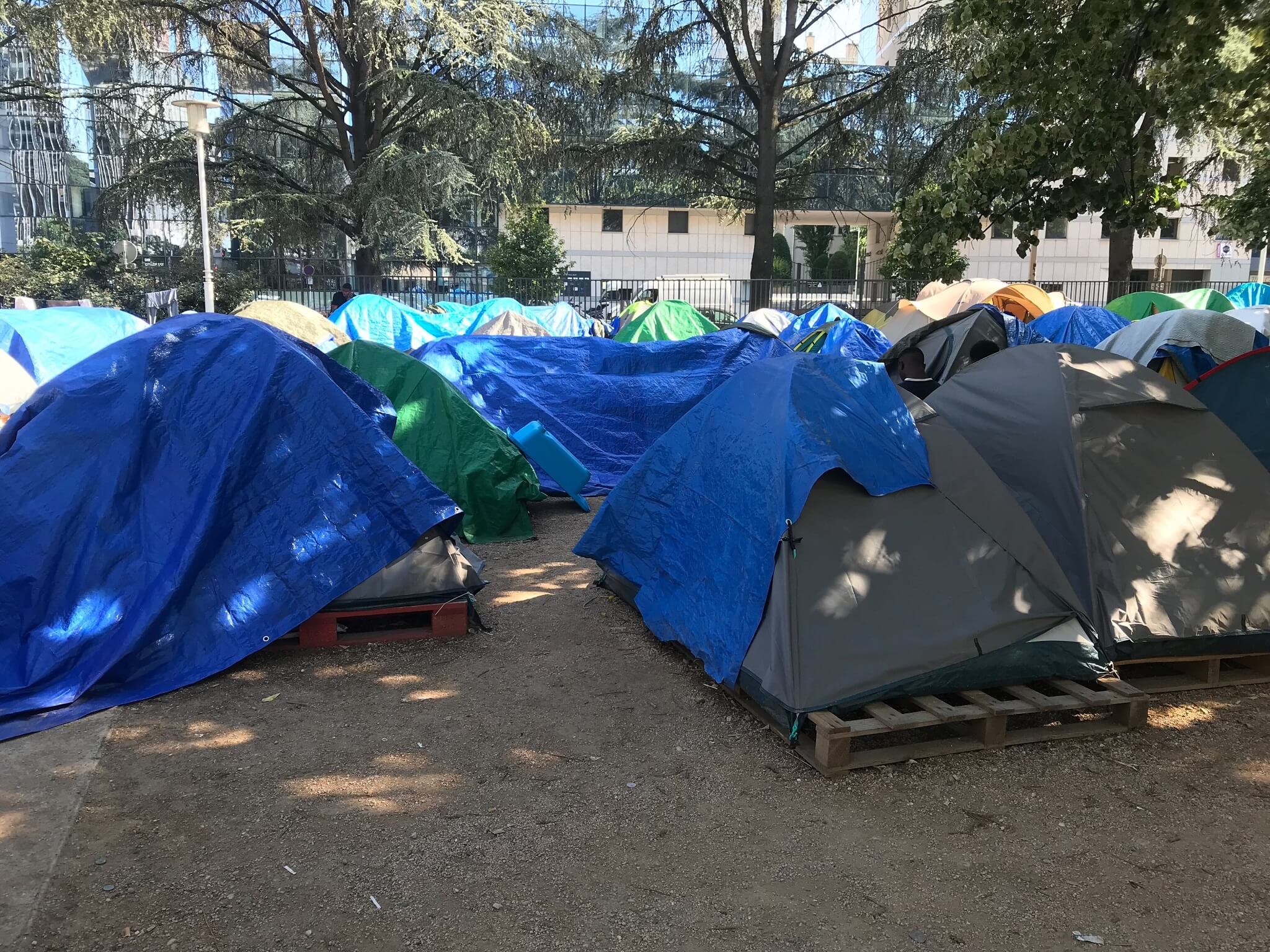 Au 15 juin, une centaine de jeunes migrants campaient dans le square Perrin, dans le 3e arrondissement de Lyon.