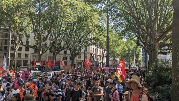 Le cortège intersyndicale s'est étoffé pour constituer un cortège dense. ©Laure Solé/Rue89Lyon