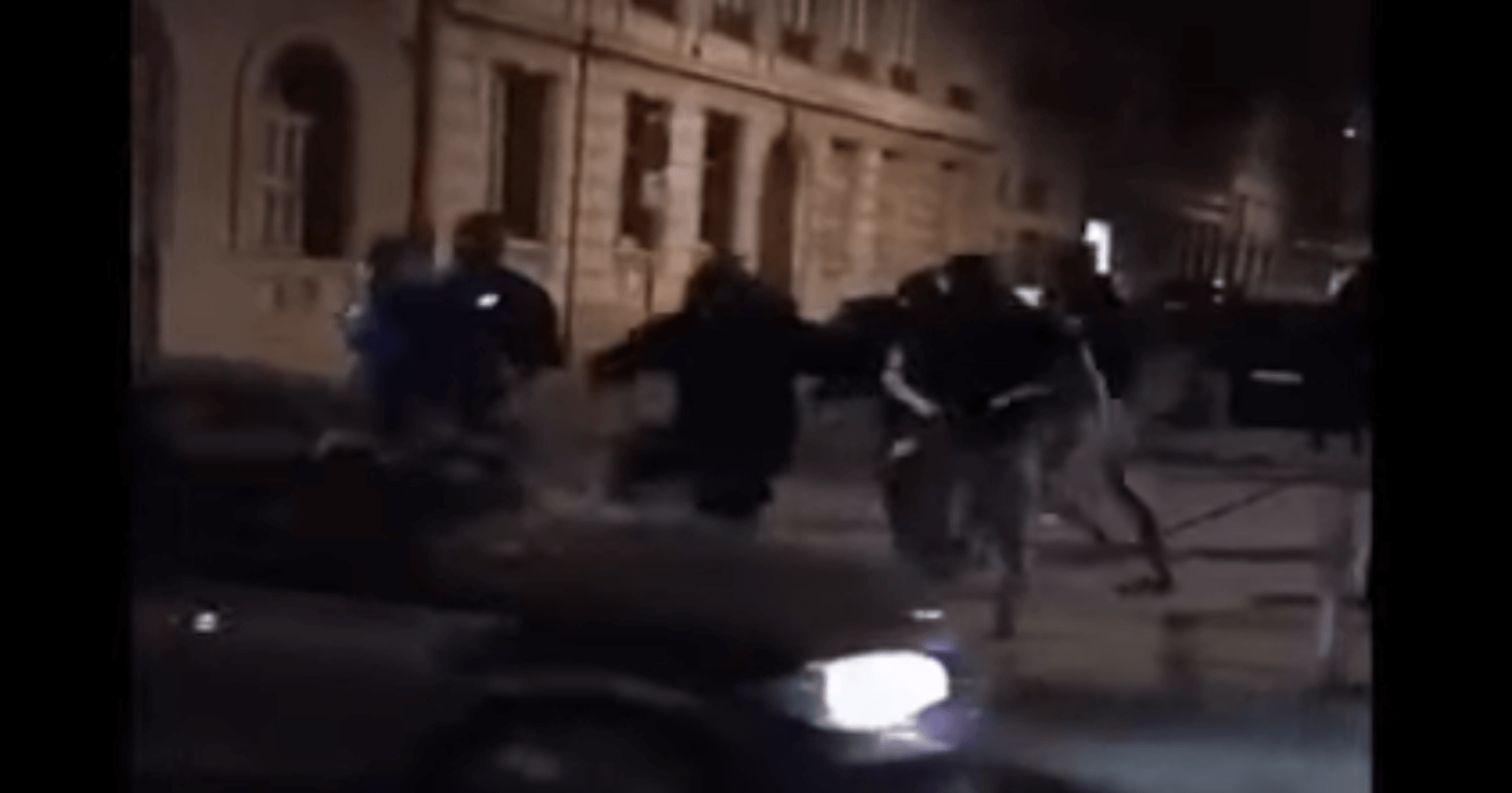 Capture d'écran de la vidéo de l'attaque de l'extrême droite sur des supporters algériens à Lyon en 2019