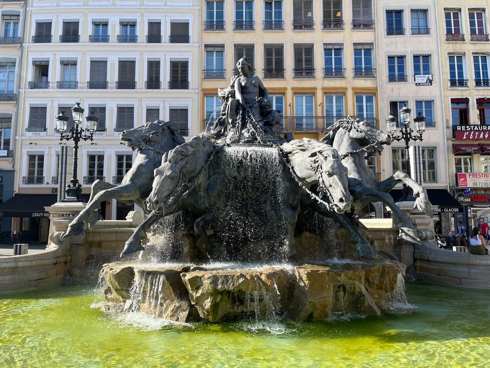 Lyon: La place des Terreaux privée de ses petites fontaines