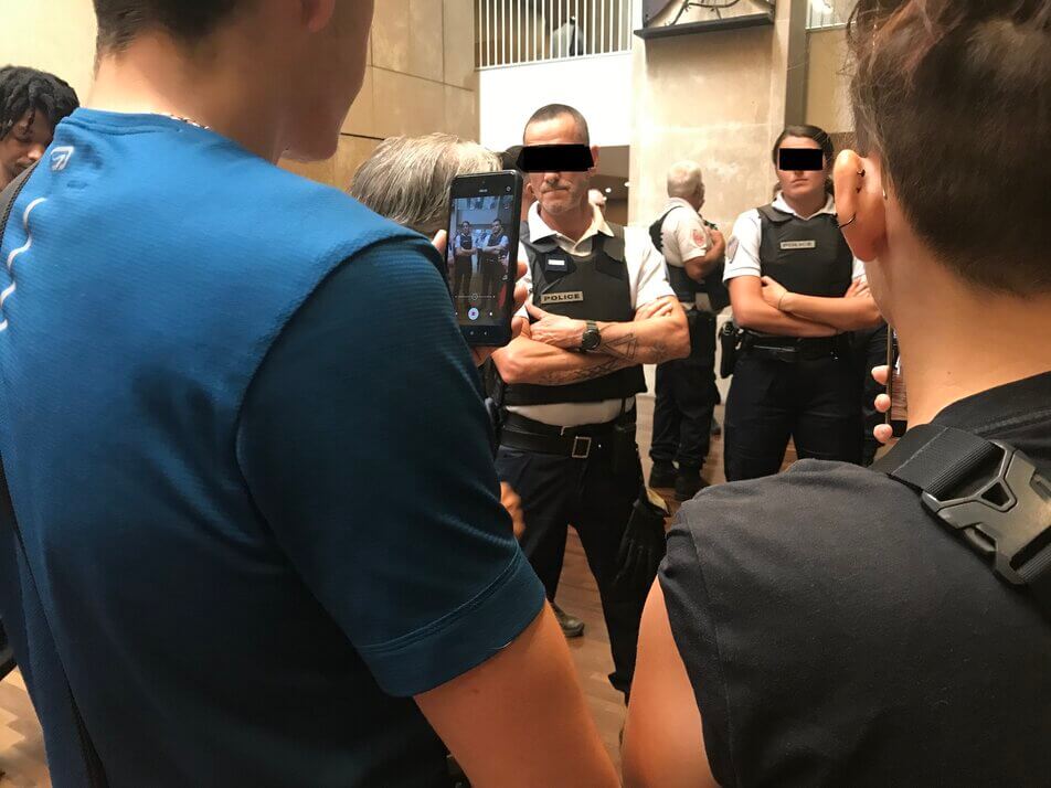 Un réserviste de la police nationale arbore un tatouage néonazi au tribunal de Lyon