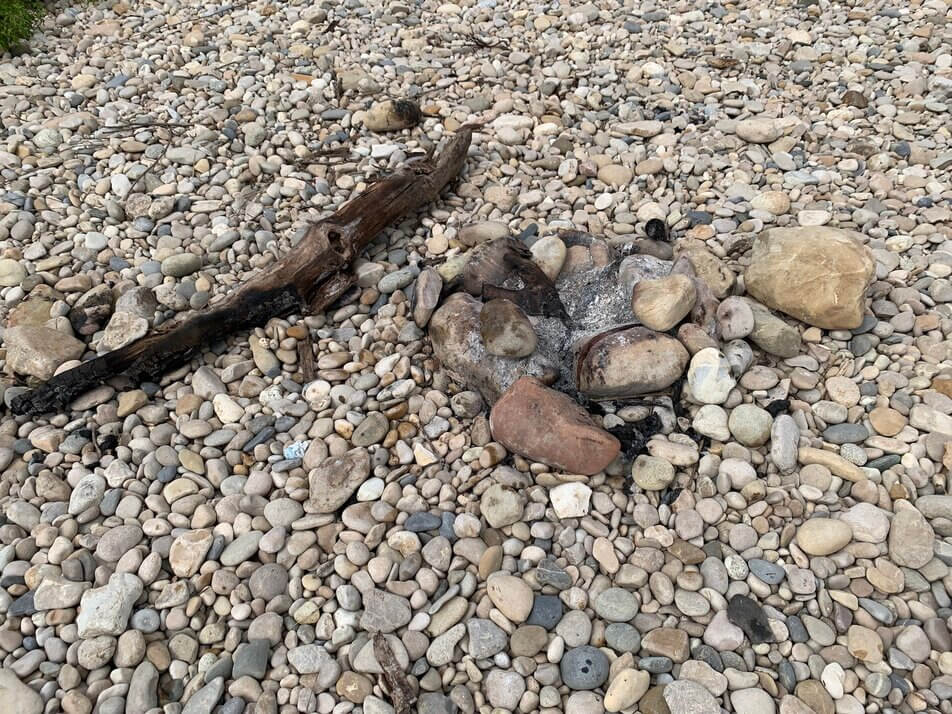 Près de la rivière d’Ain, les déchets des touristes lyonnais exaspèrent les locaux
