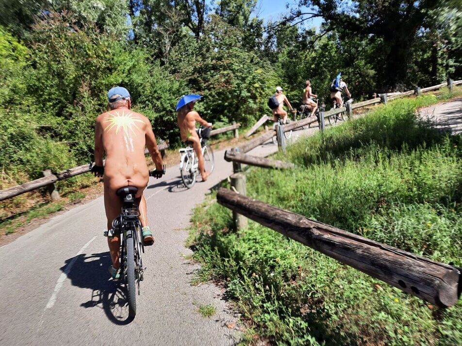 Cyclistes naturistes à Lyon : « la nudité relève de la liberté d’expression »