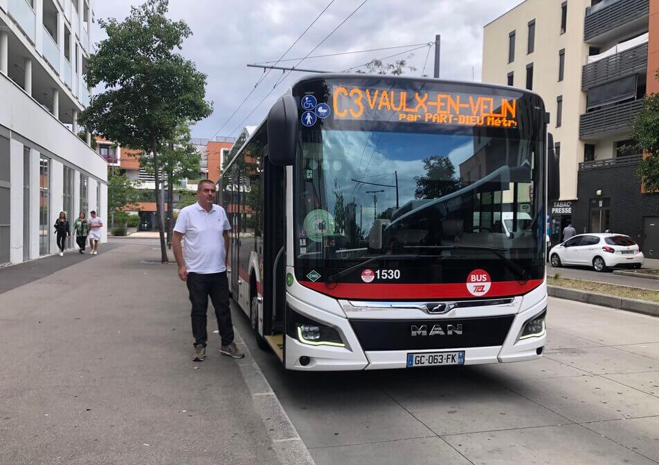 Dans le bus C3 à Lyon, « il y a tout le temps du monde »