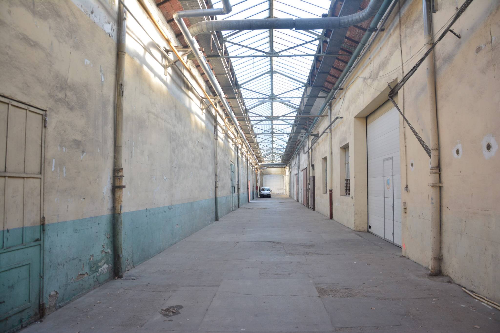 L'intérieur des locaux de l'ancience usine TASE à Vaulx-en-Velin. ©PL/Rue89Lyon