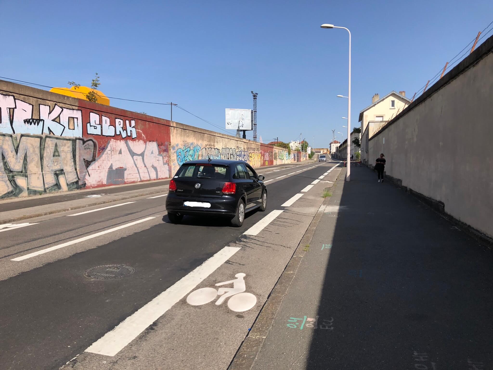 La rue Croix-barret à Lyon est limitée à 30 km/h mais les vitesses y sont encore bien plus élevées. ©MA/Rue89Lyon