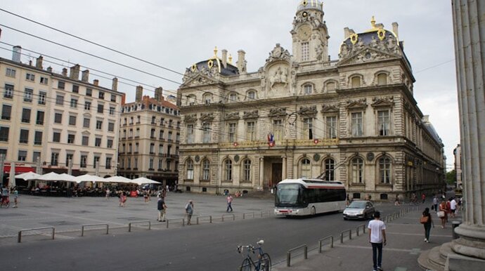 La place des Terreaux et l'hôtel de ville de Lyon. crédit Romain Chevalier/Rue89Lyon