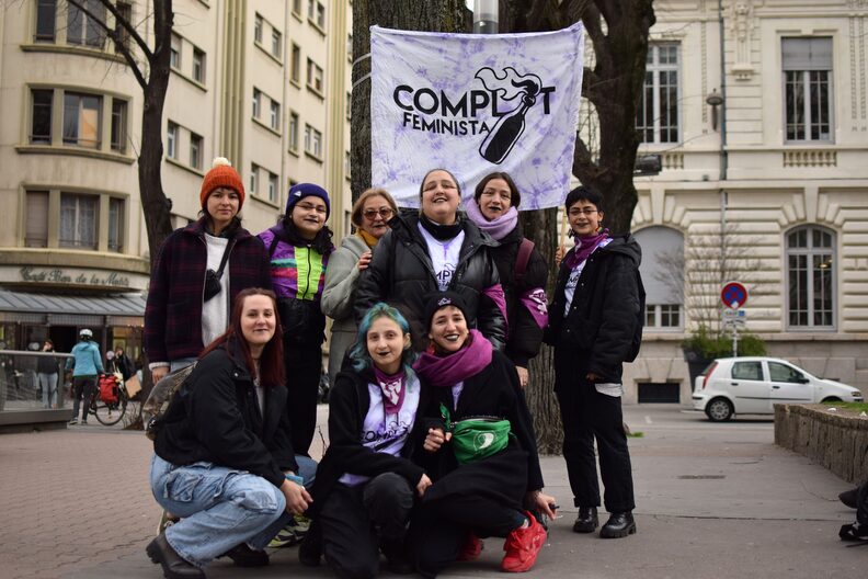 Le collectif des féministes d'Amérique latine "Complot feminista" lors de la manifestation du 8 mars 2024 à Lyon ©Laury Caplat/Rue89Lyon