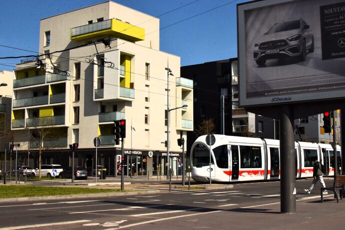 Mermoz, classé en QPV , a bénéficié d’un investissement de l’Agence nationale du Renouvellement Urbain pour changer de visage. ©Laury Caplat/Rue89Lyon