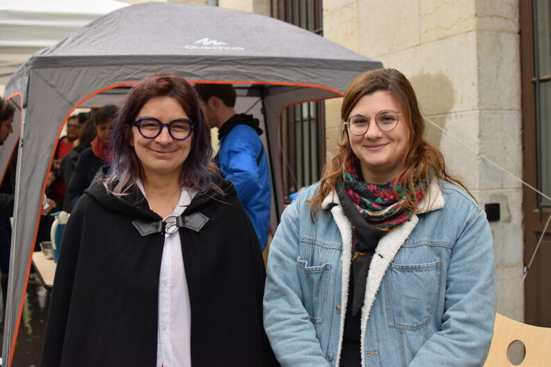 Juliette et Chloé, assistantes d'éducation (AED) se sont mobilisées contre la suppression d'un poste de CPE au collège la Tourette (Lyon 1er) ce mardi 9 février.