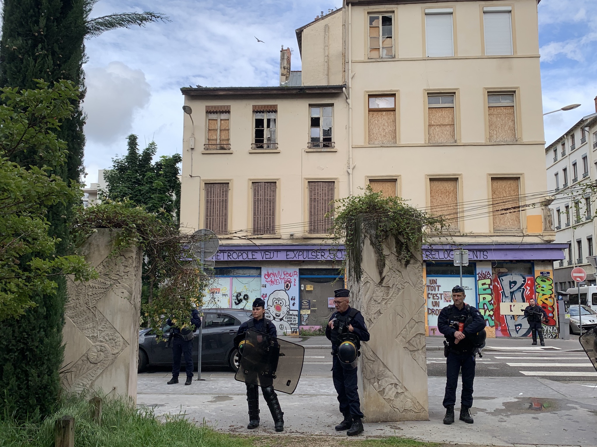 Jeudi 16 mai, une vingtaine d'habitants du squat « Casse-Dalle » ont été expulsés. ©MA/Rue89Lyon