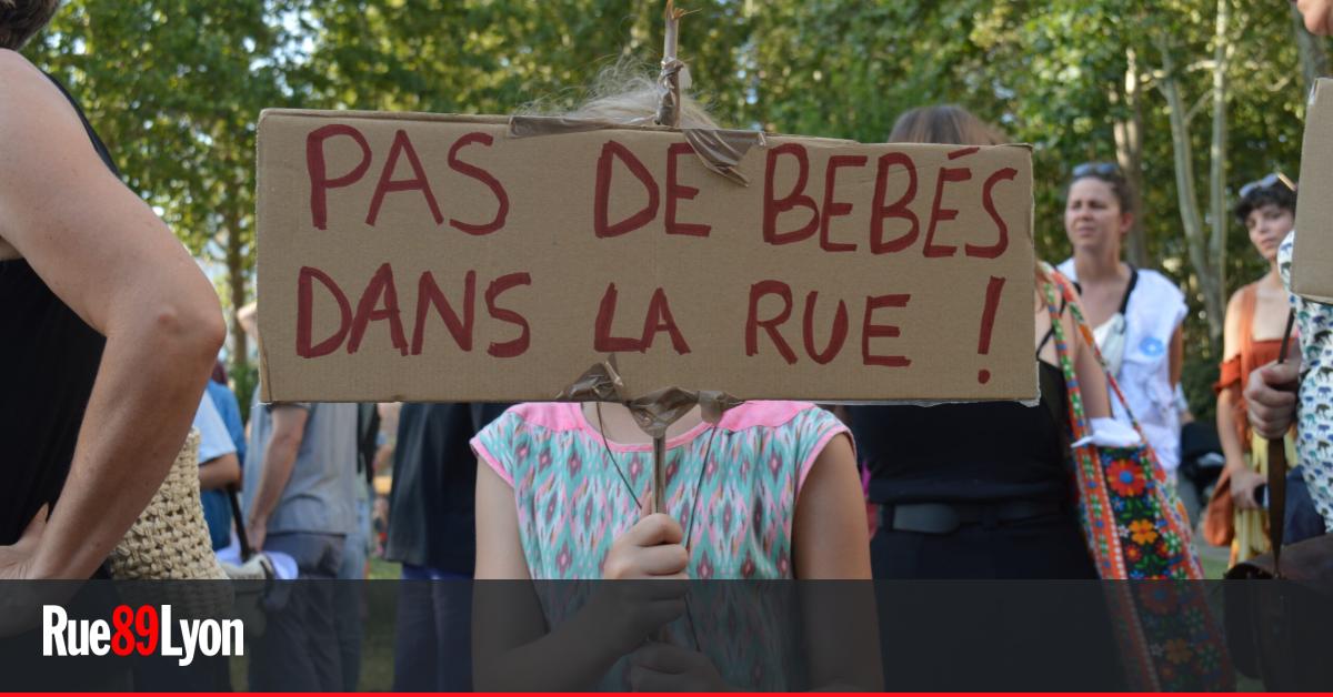 À lyon, une manifestation pour mettre à l'abri les enfants à la rue