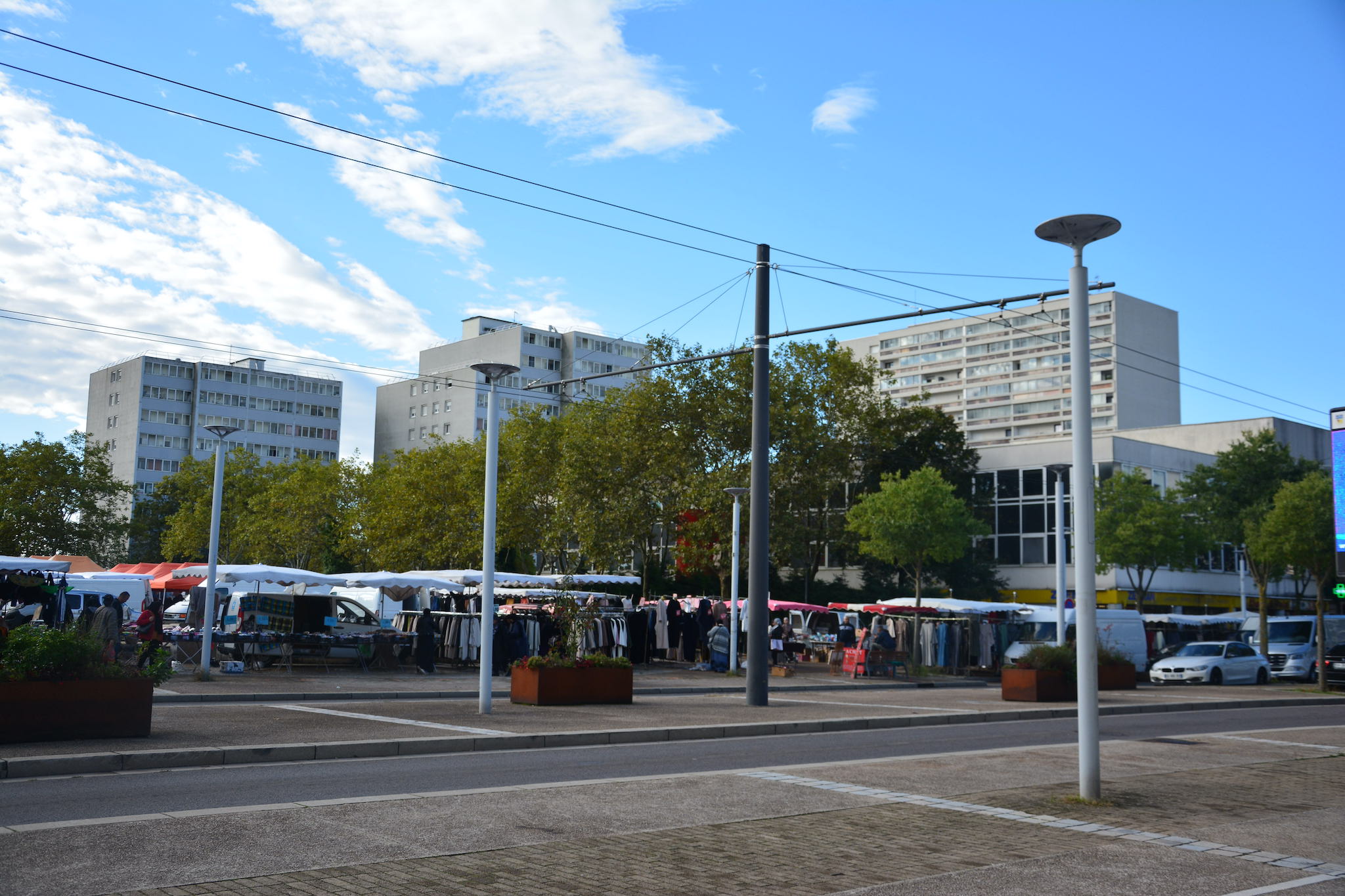 Place du marché à Rillieux