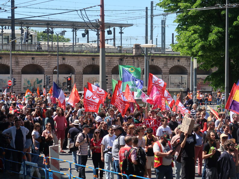 Malgré un cortège parfois délité, c'est une foule compacte qui s'est rassemblée sur la place Jean-Macé.