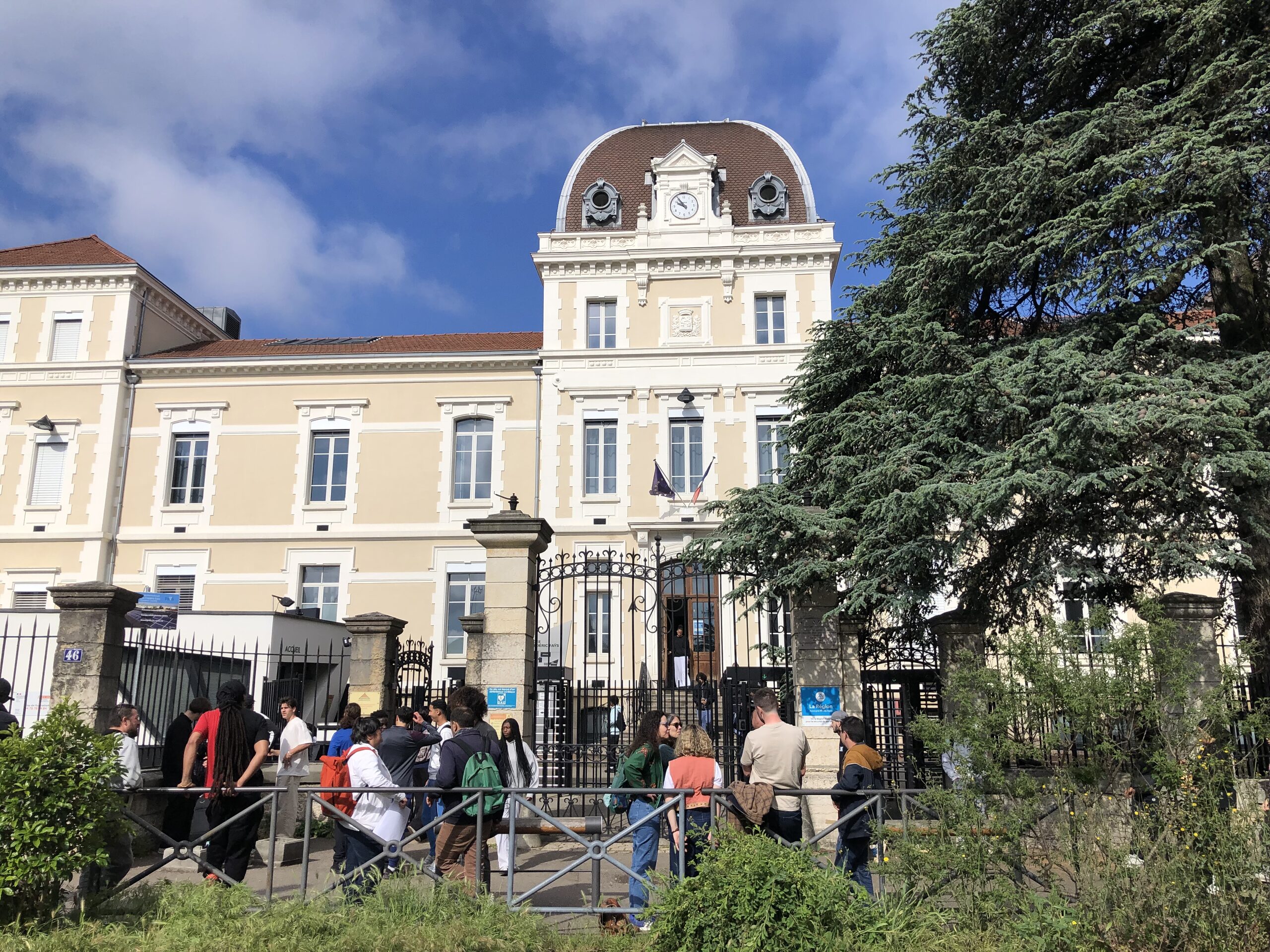 Grève des professeurs devant le lycée Frédéric Faÿs à Villeurbanne