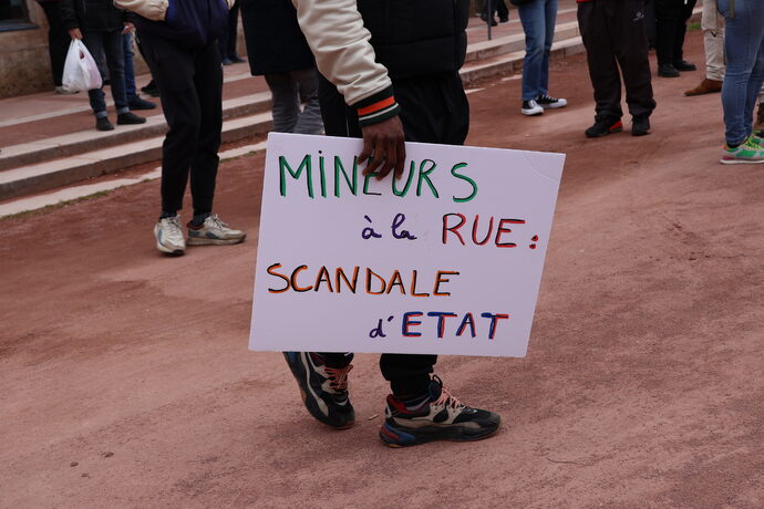 À Lyon, 350 mineurs isolés se retrouvent dans la rue en attente des réponses sur leurs recours pour la reconnaissance de minorité. ©MP/Rue89Lyon