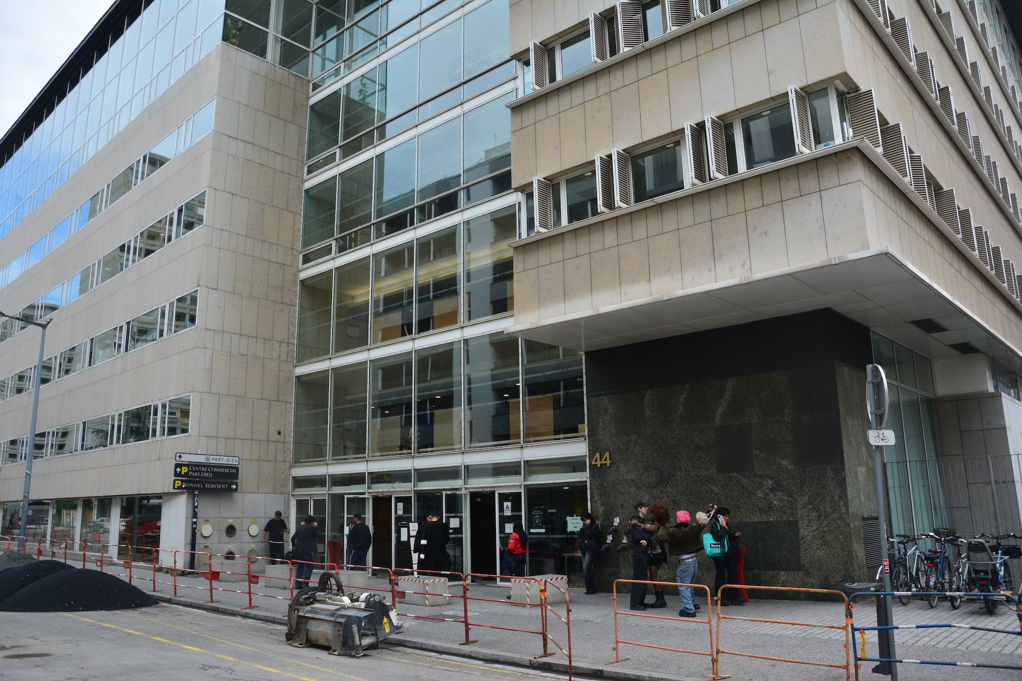 Violences sur un ado de 14 ans : un policier condamné à Lyon