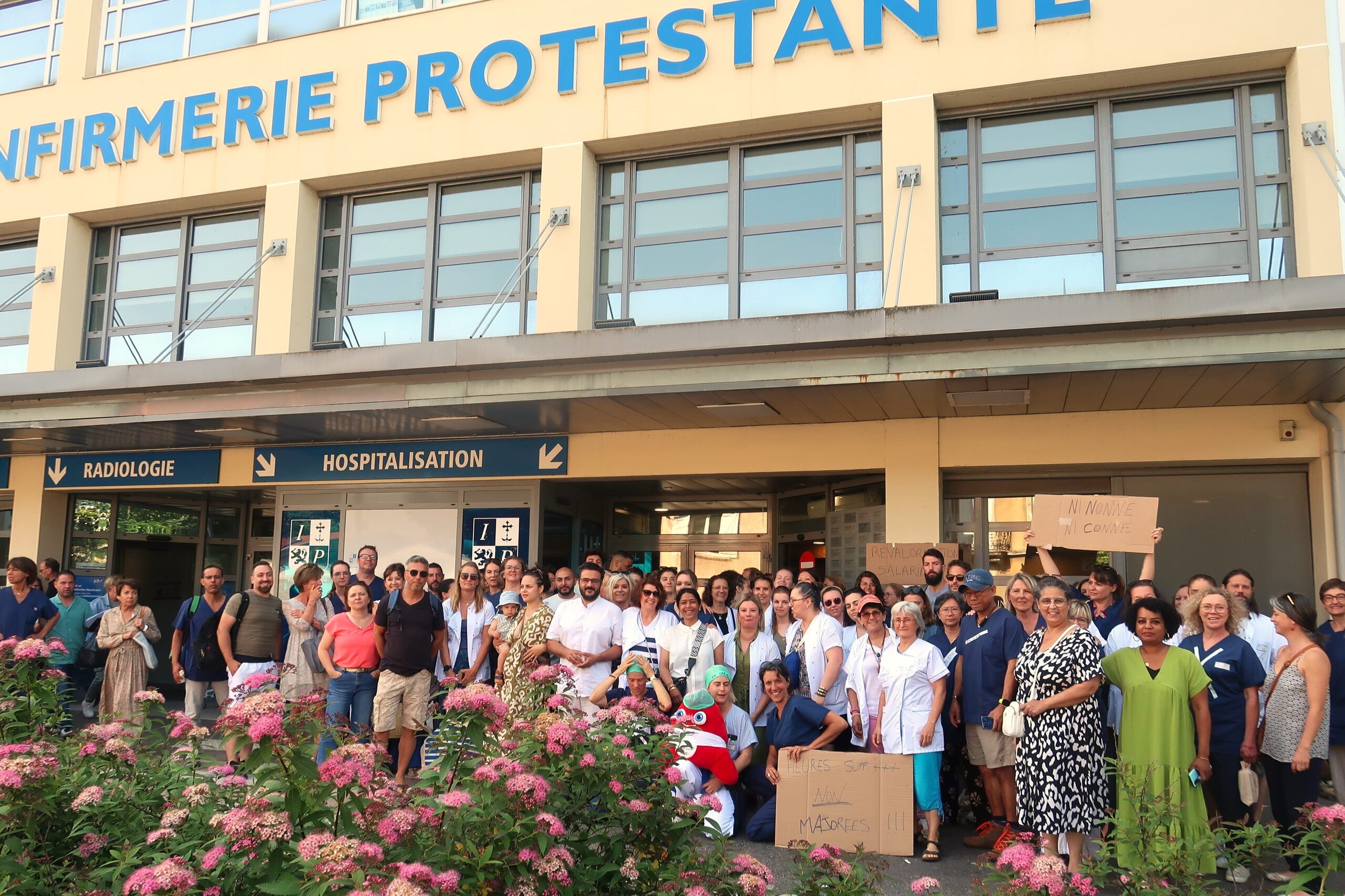 Depuis mardi 10 juin 2025, au moins 50% des soignants de l'Infirmerie Protestante sont en grève pour réclamer une augmentation des salaires.