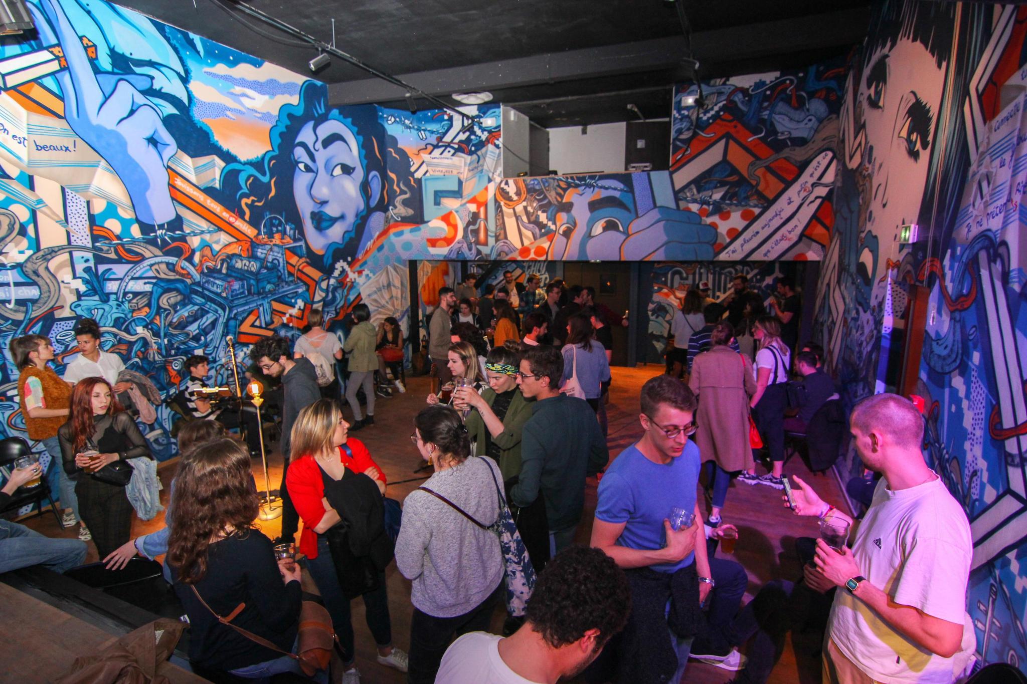 La "boîte noire" au sous-sol du bar, lieu d'expression artistique des street-artistes.